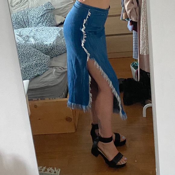 Side slit denim skirt - Picture 2 of 3